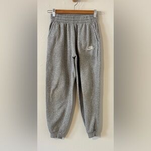 Nike Sportswear Club Fleece Gray Sweatpants - Boys Size Medium